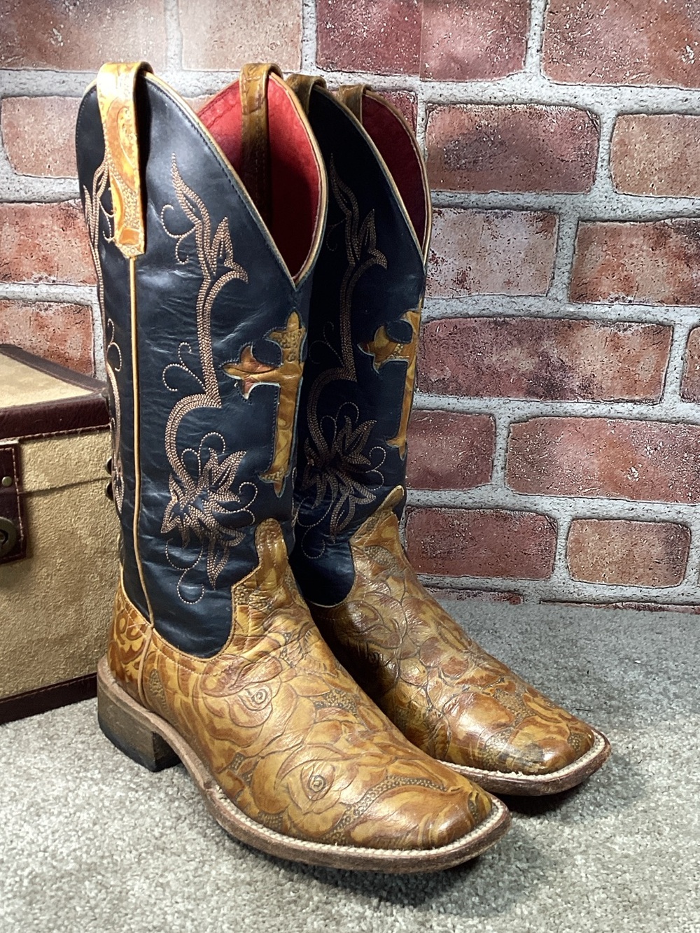 Macie Bean Womens square toe western boots size 6.5